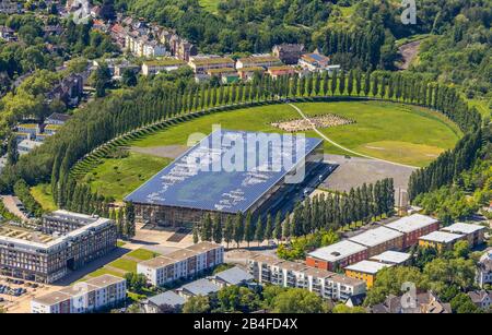 Veduta aerea dell'Accademia del Mont-Cenis con tetto solare, costruita dalla ditta di architettura Jourda & Perraudin a Sodingen a Herne, Ruhrgebiet, Renania Settentrionale-Vestfalia, Germania Foto Stock