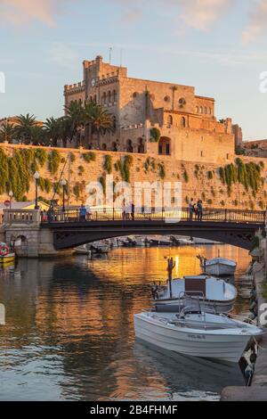 Centro storico di Porto, Ciutadella, Menorca, isole Baleari, Spagna, Europa Foto Stock