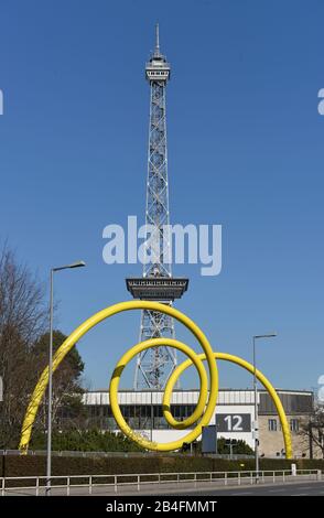 Kunstwerk Ursula Sax 'Looping 1992', Funkturm, Messedamm, Charlottenburg di Berlino, Deutschland Foto Stock