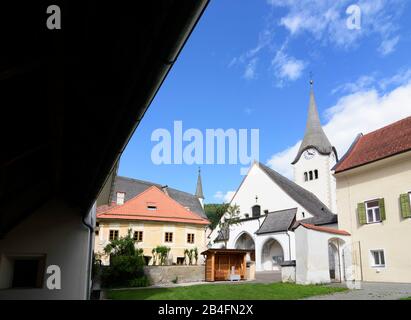 Oberwölz, chiesa Spitalskirche (Fililialkirche hl. Sigismund beim Spital a sinistra), chiesa di San Martino (a destra) a Murau-Murtal, Steiermark, Stiria, Austria Foto Stock