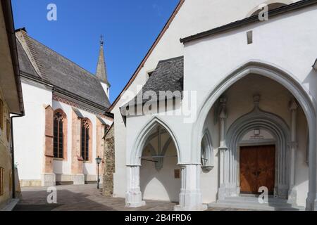 Oberwölz, chiesa Spitalskirche (Fililialkirche hl. Sigismund beim Spital a sinistra), chiesa di San Martino (a destra) a Murau-Murtal, Steiermark, Stiria, Austria Foto Stock