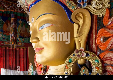 Statua del Buddha, Maitreya, monastero di Tikse Yellowstone, Ladakh, jammu e Kashmir, Himalaya indiana, India, Asia Foto Stock