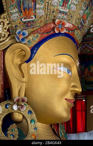 Statua del Buddha, Maitreya, monastero di Tikse Yellowstone, Ladakh, jammu e Kashmir, Himalaya indiana, India, Asia Foto Stock