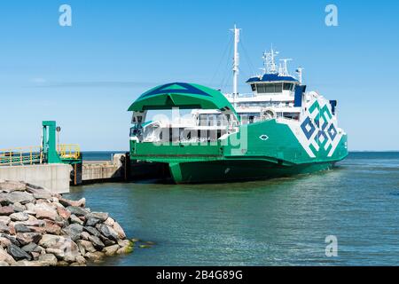 Estonia, isola baltica Hiiumaa, traghetto porto Heltermaa, traghetto Foto Stock