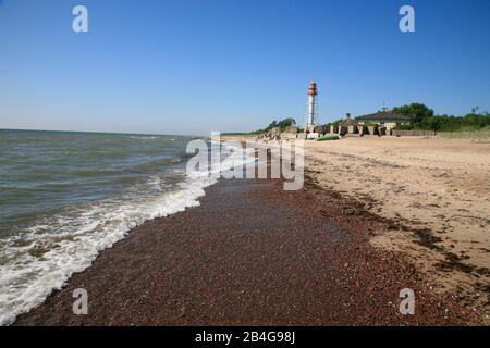 Spiaggia con faro, Pape, Lettonia Foto Stock