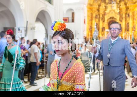 El Rocio, Spagna-22 maggio 2015 gli spagnoli pregano e si preparano al santo servizio. El Rocio Foto Stock