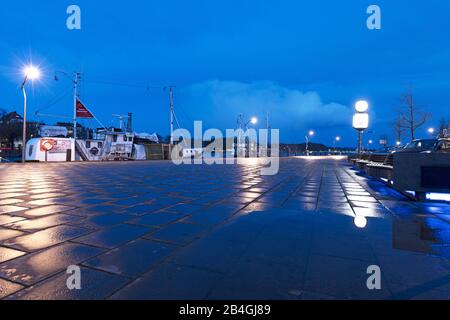 Binnenhafen, Blaue Stunde, Bucht, Altstadt, Eckernförde, Ostsee, Schleswig-Holstein, Deutschland, Europa Foto Stock