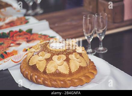 Matrimonio tondo pane e sale macro shot ospite saluto personalizzato Foto Stock