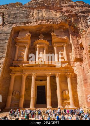 Giordania, al-Khazneh, la casa del tesoro nella città di pietra Petra Foto Stock