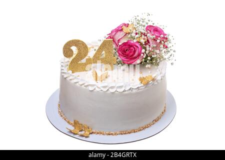 Una deliziosa torta di compleanno cremosa e festosa con fiori Foto Stock