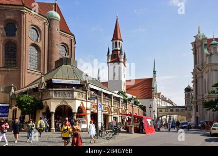 Europa, Germania, Baviera, Monaco Di Baviera, Viktualienmarkt, Petersplatz, Rischart Dei Caffè, Torre Del Vecchio Municipio, Foto Stock