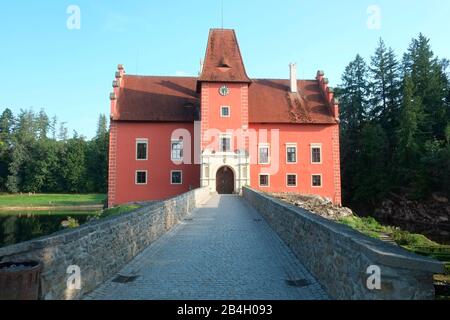 Cervena Lhota Chateau, Repubblica Ceca. La casa estiva ricostruita dal forte gotico nel 16th secolo è stato un luogo di divertimento, celebrazioni e tempo libero. Foto Stock