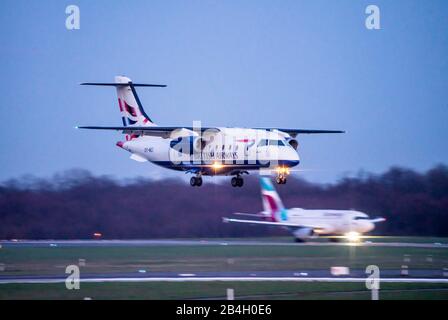 Aeroporto Internazionale di DŸsseldorf, DUS, aeromobile su atterraggio, British Airways, Dornier 328-300 JET , Eurowings Airbus, Foto Stock