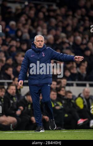 Londra, INGHILTERRA - MARZO 04: Manager Jose Mourinho di Tottenham Hotspur durante la partita della fa Cup Fifth Round tra Tottenham Hotspur e Norwich City Foto Stock