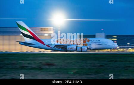 Aeroporto internazionale di Düsseldorf, DUS, aeromobile all'atterraggio, Emirates Airbus A380-800, Foto Stock