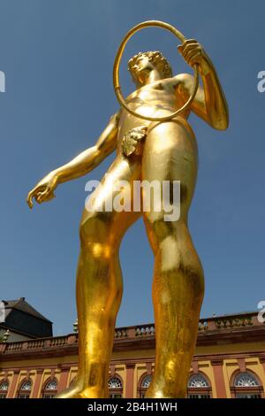 Scultura il Lurenbläser nel giardino del castello della orangeria inferiore nel castello Weilburg, Weilburg, Westerwald, Hesse, Germania Foto Stock