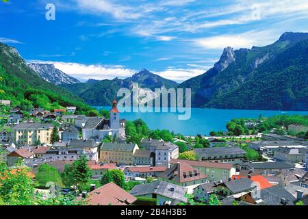 Vista ovest della città di mercato Ebensee am Traunsee Foto Stock