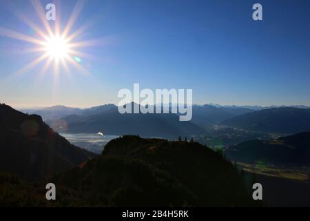 Vista dalla Gruttenhütte nel Wilder Kaiser sulle Alpi di Kitzbühel Foto Stock
