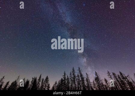 Milky Way, visto dal Brocken, Harz, vicino Schierke, distretto di Wernigerode, Sassonia-Anhalt, Germania. Foto Stock