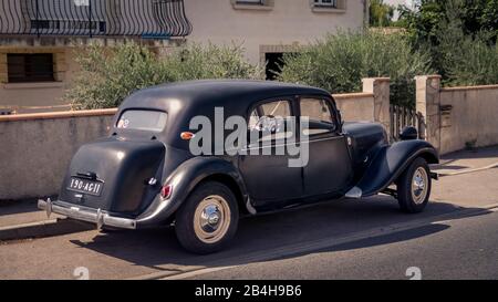 Vecchia Citroen Traction Avant A Salles D'Aude. Costruito tra il 1934 e il 1957. Foto Stock