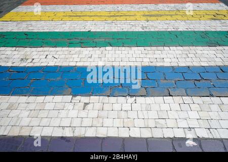 Europa, Belgio, Bruxelles, Europaviertel, attraversamento pedonale, strisce colorate, incrocio zebra, superficie piena Foto Stock