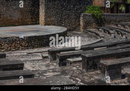 Destinazione Tanzania, Isola Di Zanzibar: Impressioni Da Stone Town. Anfiteatro all'aperto nella vecchia fortezza araba di Gnome Kongwe. Foto Stock