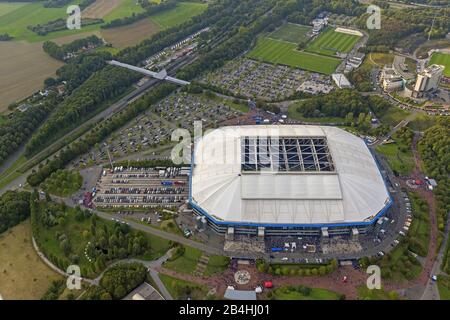 Gli appassionati di calcio alla Bundesliga si sono dati una partita contro il Bayern Schalke nei terreni dello stadio Veltins Arena, 21.09.2013, vista aerea, Germania, Renania settentrionale-Vestfalia, Ruhr Area, Gelsenkirchen Foto Stock