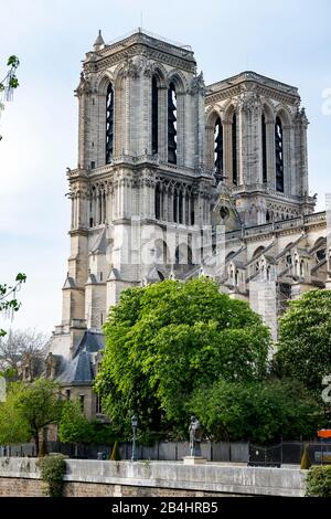 Die beiden Türme der Kathedrale Notre Dame a Parigi nach der Brandkatastroe vom 15. Und 16. Aprile 2019 Foto Stock