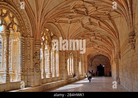 Chiostro nel monastero di Jeronimos, Lisbona, Portogallo Foto Stock