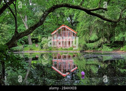 Casa svizzera nel parco di Schloss Ritzebüttel, località turistica del Mare del Nord Cuxhaven, estuario dell'Elba, Mare del Nord, costa del Mare del Nord, Bassa Sassonia, Germania Foto Stock