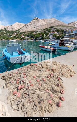 Stara Baska, vista porto turistico, isola di Krk, Kvarner Bay, Primorje-Gorski Kotar County, Croazia Foto Stock