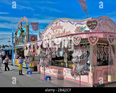 Germania, Baviera, Monaco, Oktoberfest, stand con cuore di pan di zenzero Foto Stock