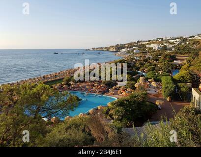 Forio, Giardini Poseidon, il più grande parco termale di Scia con 500m di spiaggia privata, Baia di Citara, Ischia, Italia Foto Stock