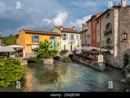 Valeggio sul Mincio, Borghetto sul Mincio a sud del Lago di Garda, Veneto, Italia, Europa Foto Stock