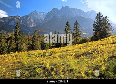 Grainauer Tal Con Zugspitze Group (2962m), Grainau, Wetterstein Mountains, Werdenfelser Land, Alta Baviera, Baviera, Germania Foto Stock