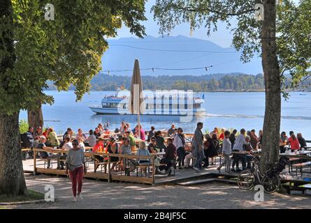 Birreria All'Aperto Am Staffelsee, Uffing, Das Blaue Land, Colline Alpine, Alta Baviera, Baviera, Germania Foto Stock