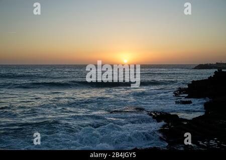 Europa, Portogallo, Centro, Ericeira, costa, onde, surf, sera, tramonto Foto Stock