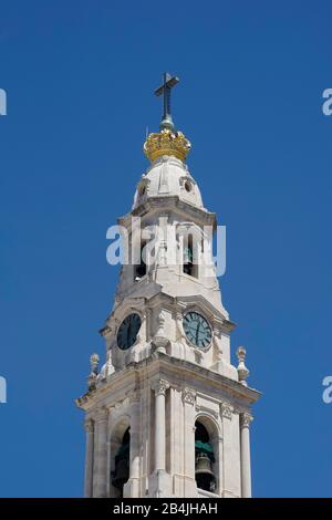 Europa, Portogallo, Centro, Fatima, luogo di pellegrinaggio cattolico, Basilica de Nossa Senhora do Rosario, Basilica Nostra Signora del Rosario, Basilica del Rosario, Basilica Antiga, torre della chiesa Foto Stock