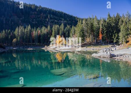 Lago Cauma, acque turchesi, autunno, foresta, Foto Stock