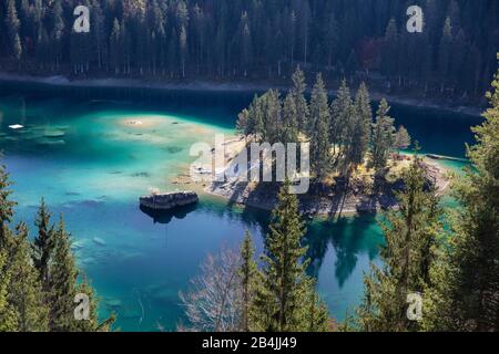 Lago Cauma, acque turchesi, autunno, foresta, Foto Stock