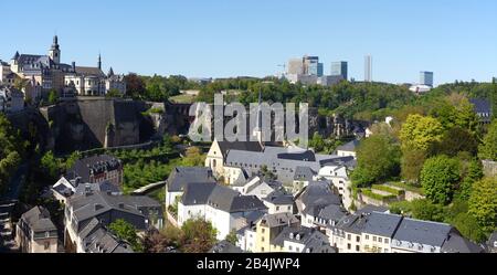 Vista panoramica con Oberstadt, Lower Town Grund e Kirchberg, Lussemburgo, Europa Foto Stock