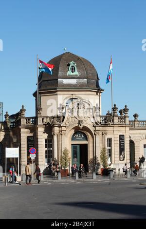 Padiglione con gastronomia a Place de la Gare, Lussemburgo, Lussemburgo, Europa Foto Stock