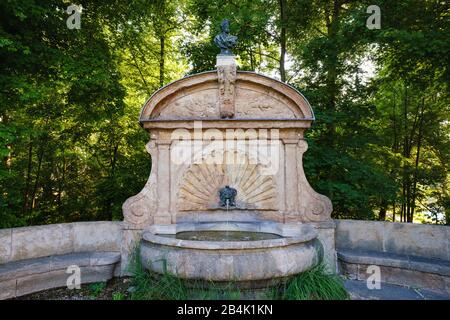 Fontana Del Sindaco Erhardt Su Maximiliansbrücke, Lehel, Monaco, Alta Baviera, Baviera, Germania Foto Stock