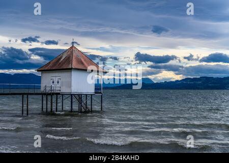 Germania, Baviera, Svevia, Lago Di Costanza, Wasserburg, Distretto Di Reutenen, Bagno, Föhnsturm Foto Stock