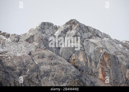 Vista da sud sulla Hochkönig (2941m), sulle Alpi Berchtesgaden, Salisburgo, Austria, novembre 2019 Foto Stock