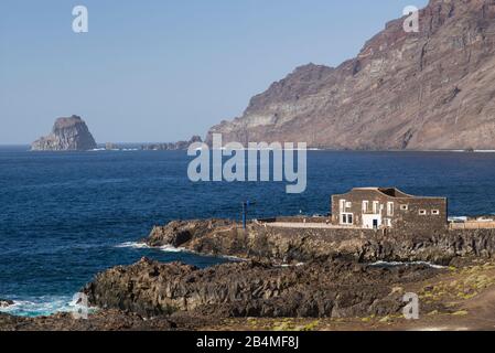 Spagna Isole Canarie El Hierro Island, Las Puntas, Hotel Puntagrande, elencati nel Guinness dei Primati come il più piccolo hotel nel mondo Foto Stock