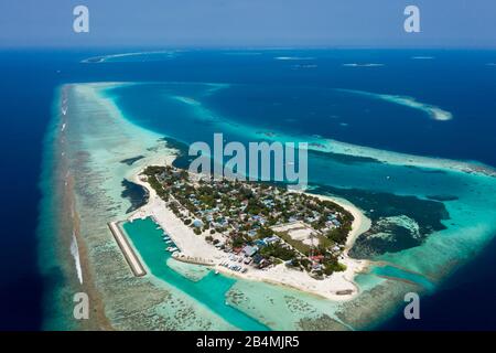 Isola abitata Dhangethi, Ari Atoll, Oceano Indiano, Maldive Foto Stock