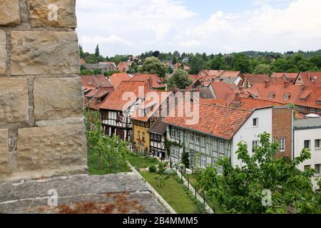 Germania, Sassonia-Anhalt, Quedlinburg, vista di case a graticcio nella città del patrimonio culturale mondiale di Quedlinburg. Foto Stock