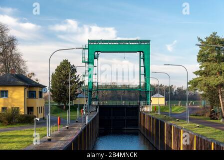 Germania, Sassonia-Anhalt, Niegripp, lock Niegripp, appartiene alla croce del corso d'acqua di Magdeburg. Foto Stock