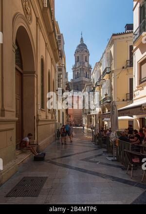 Cattedrale di Málaga: Santa Iglesia Catedral Basílica de la Encarnación, dal 1931 monumento nazionale (Bien de Interés Cultural). Una strada laterale vicino alla cattedrale. Foto Stock